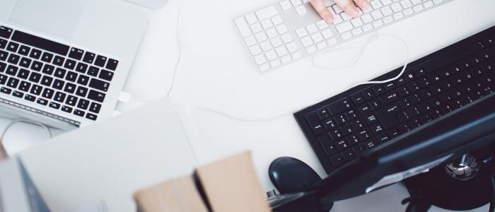 bureau en désordre